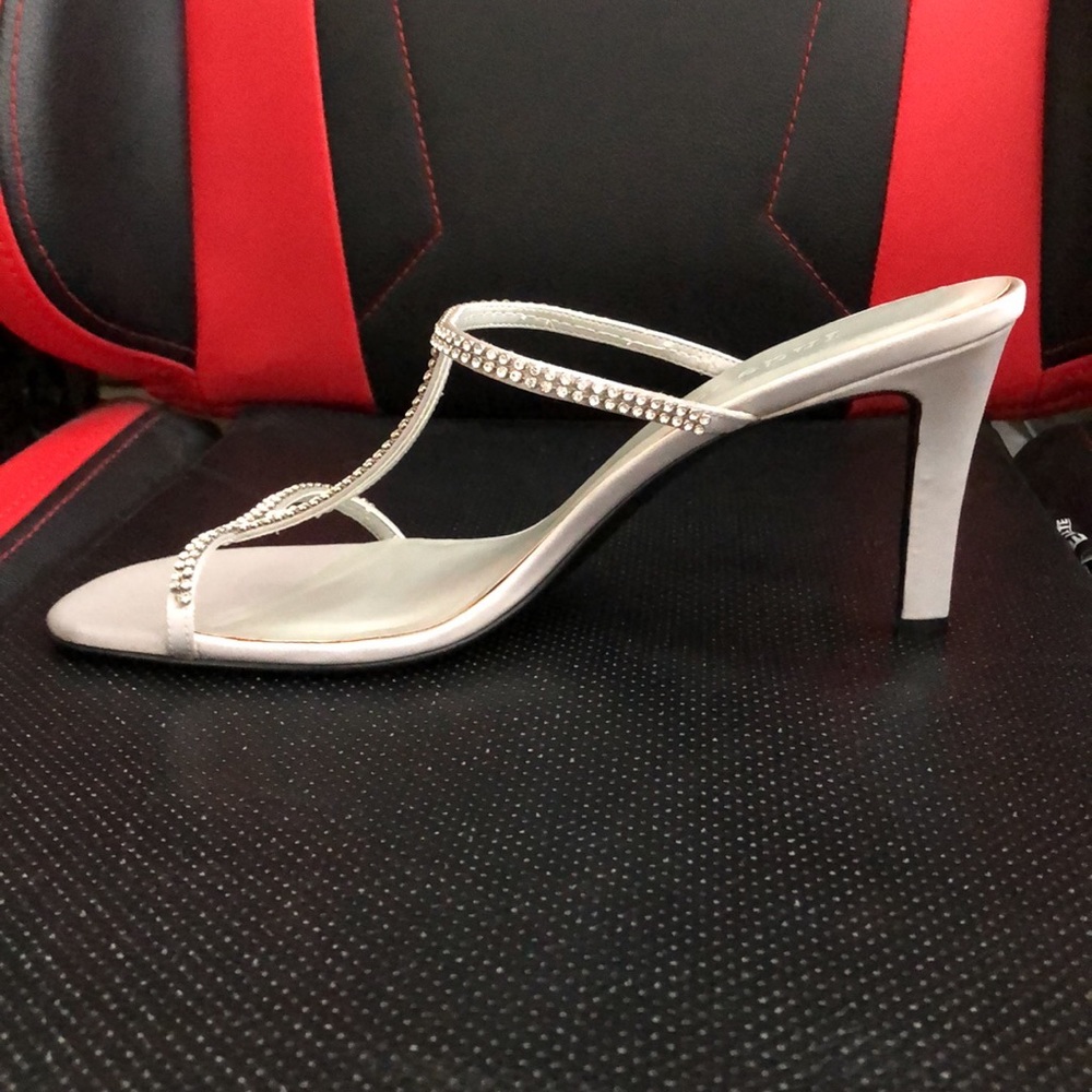 INDEED. 3 1/4 inch high heel cocktail sandals. NIB. - Picture 6 of 8